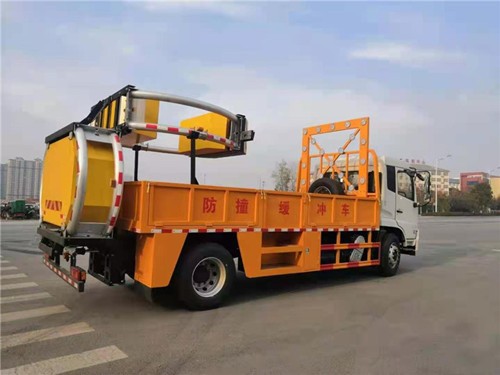 东风天锦防撞缓冲车